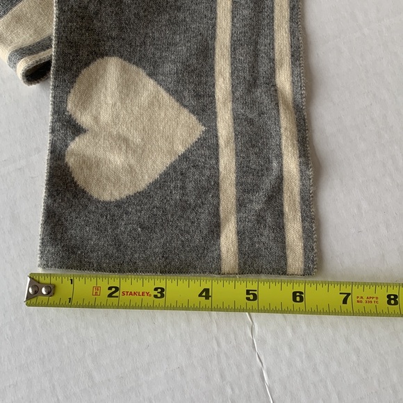 JUICY COUTURE Gray and White Knit Scarf - Picture 4 of 6